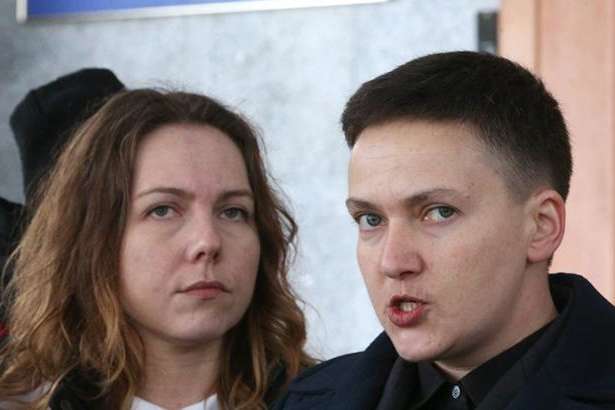 Сестра Надії Савченко порівняла її з Макроном