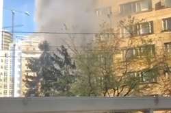 На місці пожежі працюють рятувальники