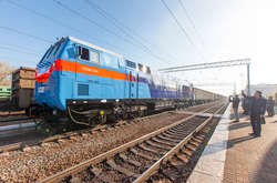 Локомотив легко зрушив з місця 48 навантажених вагонів