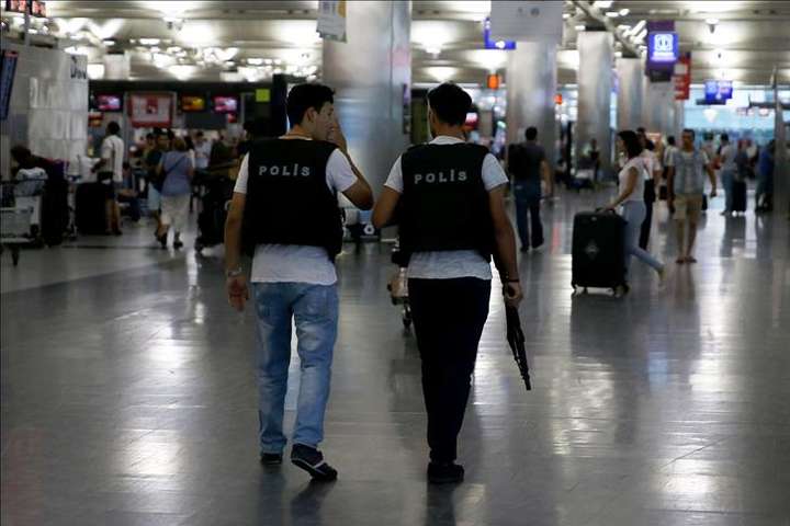 В аеропорту Стамбула затримали українку, яка везла кокаїн