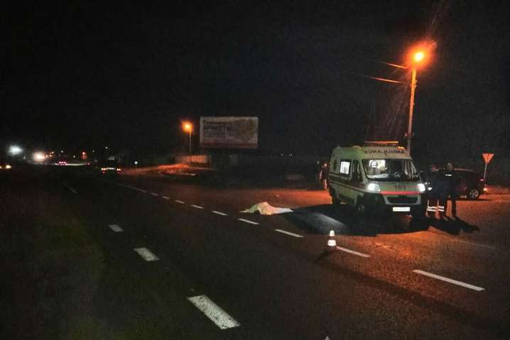 На Харківщині Lexus на пішохідному переході збив насмерть двох людей - У Харкові суд арештував водія Lexus, який збив насмерть двох чоловіків