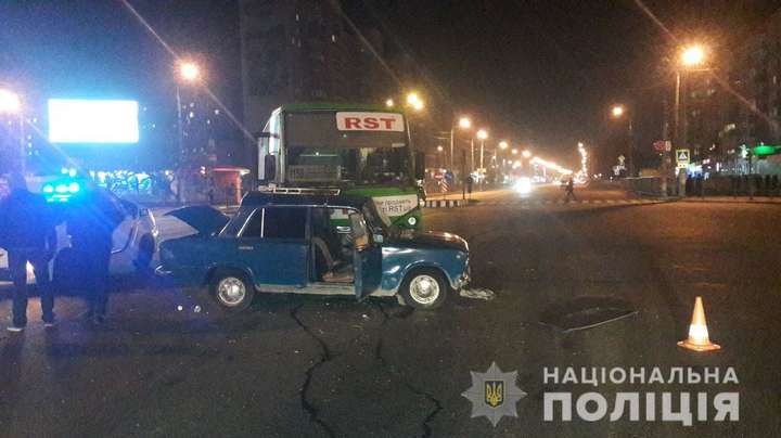 У Харкові автомобіль зіткнувся із пасажирським автобусом