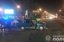У Харкові автомобіль зіткнувся із пасажирським автобусом