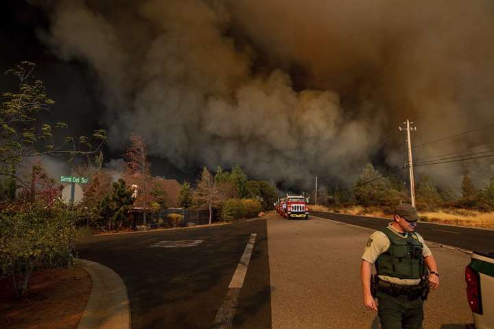 У Північній Каліфорнії спалахнули лісові пожежі