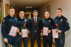  У Вінниці відзначили поліцейських, які затримали озброєного чоловіка