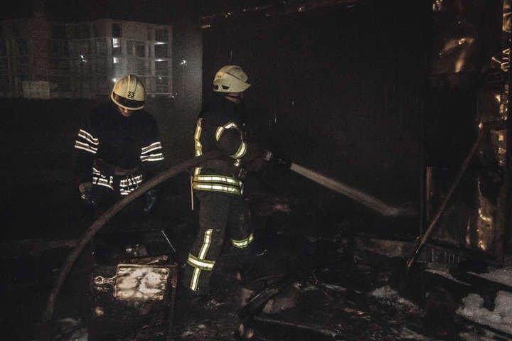 Пожежа на АЗС під Києвом: рятувальники повідомили подробиці
