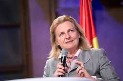 Глава МЗС Австрії, у якої на весіллі побував Путін, скасувала візит до Москви