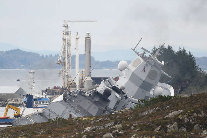 Норвезький фрегат затонув після зіткнення з танкером