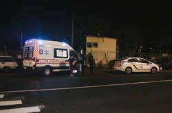 Лікарі надали першу допомогу постраждалому чоловікові і госпіталізували в лікарню