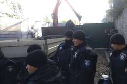 На території будівництва працюють поліцейські