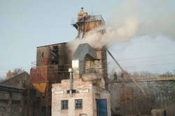 У Погребищенському районі серед ночі спалахнула зерносушарка