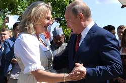 Похмілля після весілля. Чому головний дипломат Австрії передумала їхати до Путіна