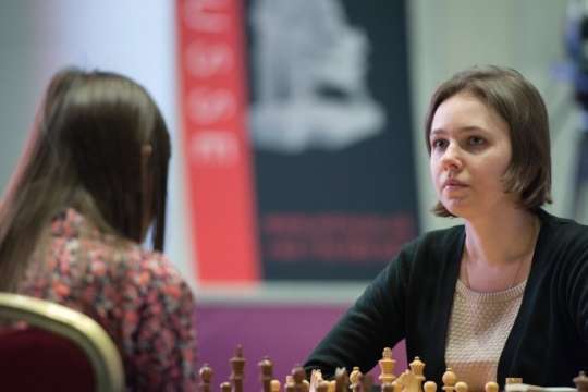 Анна Музичук виграла першу партію 1/8 фіналу Чемпіонату світу, Марія зіграла внічию