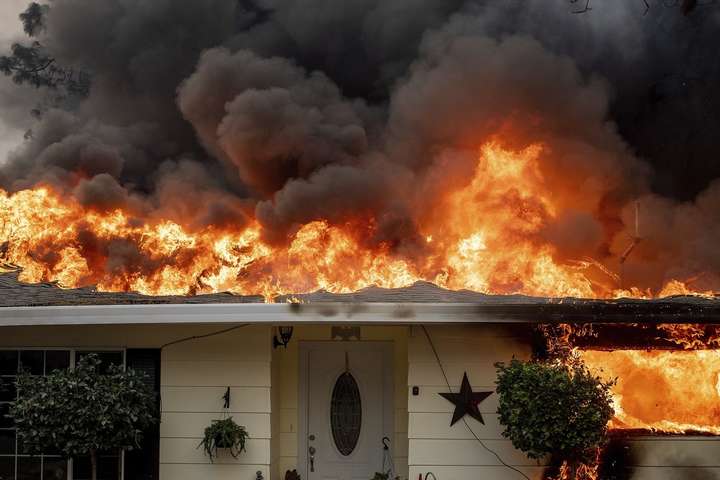 Масштабна пожежа в Каліфорнії: евакуйовано 157 тисяч людей