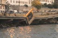 У Греції обвалився автомобільний міст