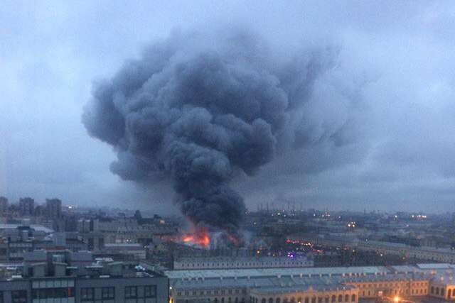У Петербурзі сталась пожежа в супермаркеті - евакуйовано 800 осіб