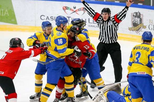 Молодіжна збірна України з хокею розгромно поступилася Польщі на турнірі у Білій Церкві