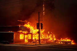 Леди Гага и Ким Кардашьян покинули свои дома в Калифорнии из-за лесных пожаров