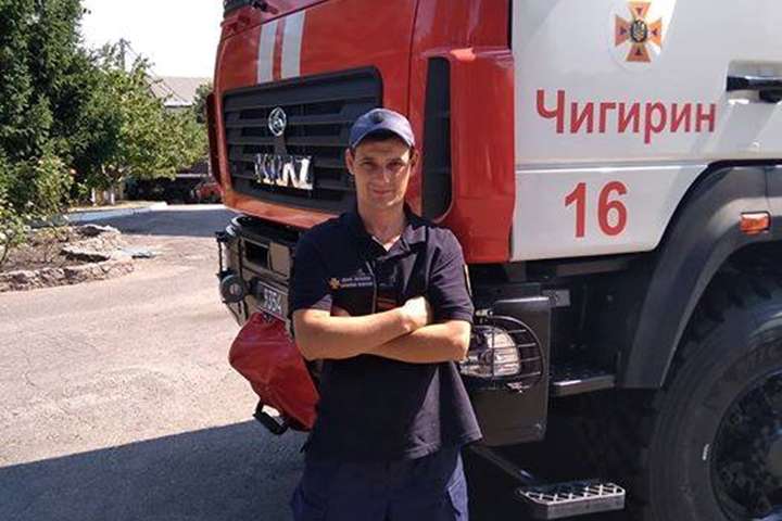 На Черкащині водій знепритомнів за кермом: поряд випадкового опинився рятувальник