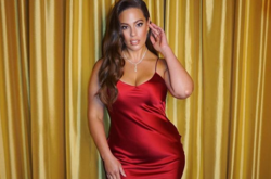 Самая дорогая модель plus-size Эшли Грэм в новой коллекции нижнего белья: фото   