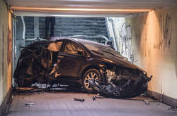 Автівка влетіла у підземний перехід у Києві