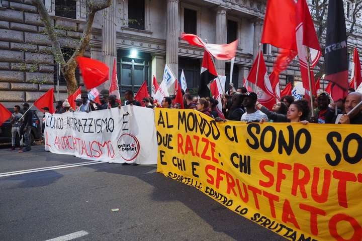 У Римі тисячі людей протестували проти нової міграційної політики уряду