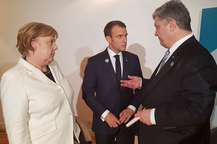 Порошенко, Меркель і Макрон провели переговори у Парижі (фото)