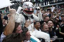 Гран Прі Бразилії. Окон вибив Ферстаппена та подарував перемогу Хемілтону