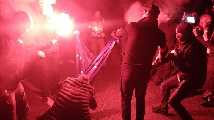 У Польщі учасники маршу спалили прапор Євросоюзу 