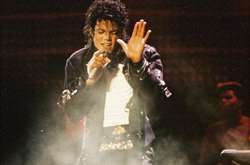 Куртку Майкла Джексона продали на аукціоні за $298 тисяч