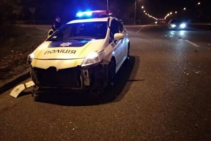 У Вінниці водій влаштував перегони з поліцією та протаранив службовий Prius