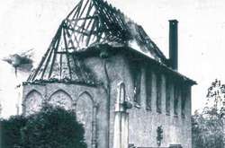  
 Синагога у Гернсбаху після погрому 10 листопада 1938 року 
 