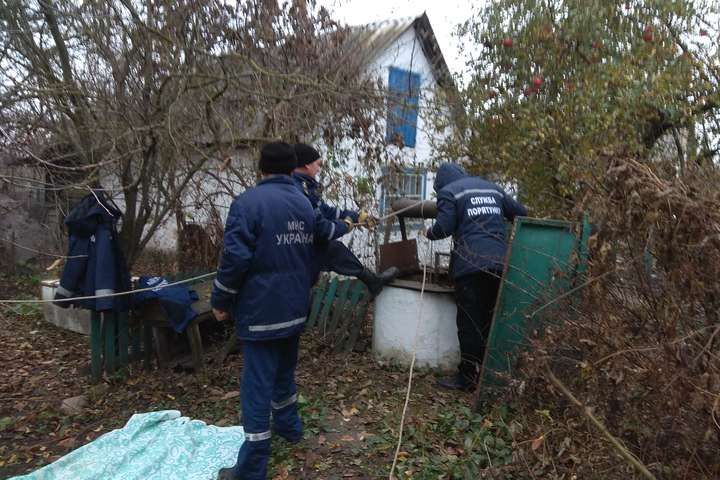 На Київщині у криниці втопилася жінка