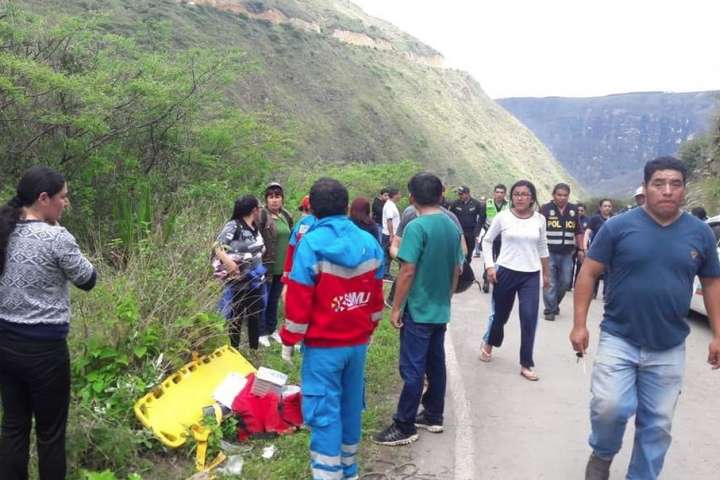 В Перу автобус с футболистами сорвался в пропасть