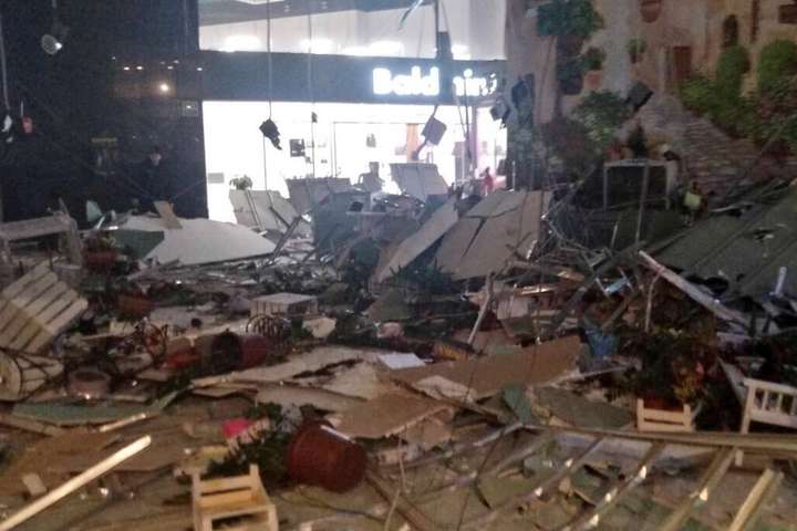 У торговому центрі в Мінську обвалилася стеля (фото)