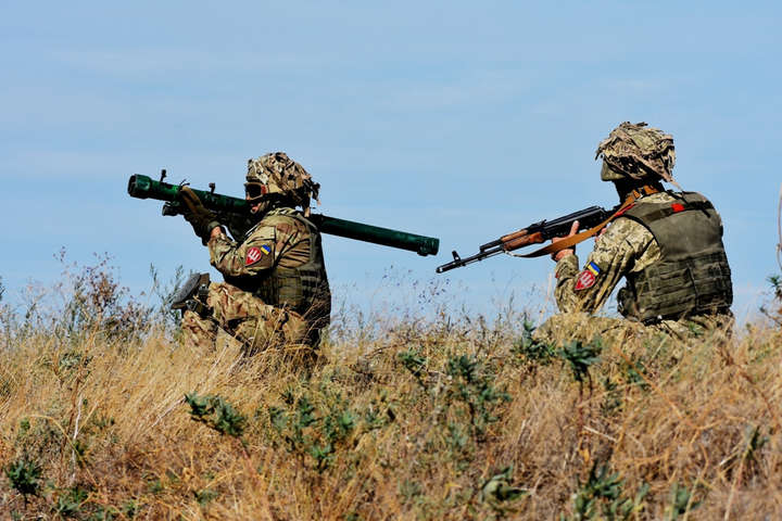 Окупанти на Донбасі гатили з кулеметів, гранатометів та мінометів