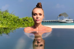 Слава Каминская в бикини позирует на пляже в Египте: фото