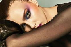 В черном бикини и ботфортах: Супермодель Ирина Шейк похвасталась кадром из новой горячей фотосессии