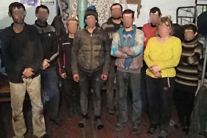 Поліція звільнила з трудового рабства на Одещині майже сотню людей