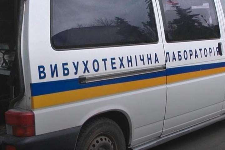 У Києві у двох банківських відділеннях шукають бомбу