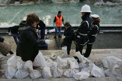 Из римского фонтана Треви ежегодно вылавливают миллионы евро