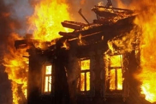 У Жмеринському районі згорів будинок, господарка загинула