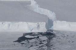 Ученые показали снимки гигантского айсберга на Южном полюсе