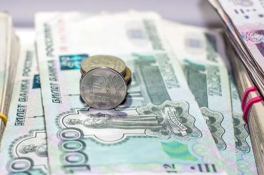 Ціна на нафту допомагає курсу російського рубля триматися на плаву