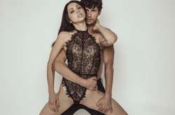 Евгений Кот показал снимки своей супруги в нижнем белье