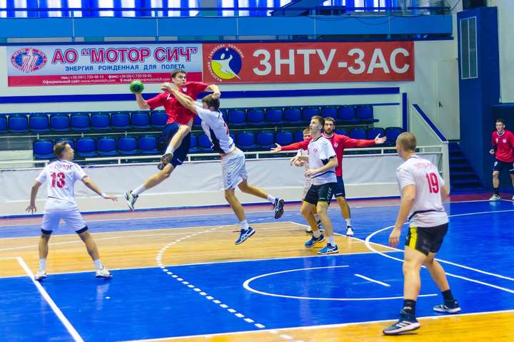 Дев'ятий тур чемпіонату України з гандболу стартував двома матчами