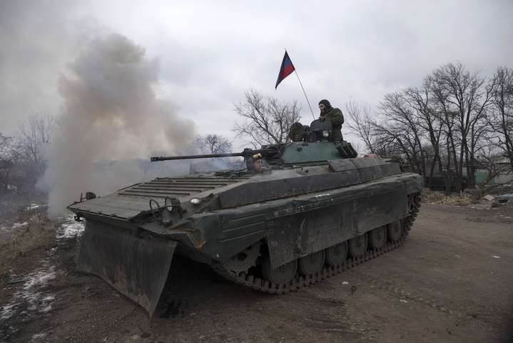 Бойовики на Донбасі стріляють з БМП, мінометів і гранатометів