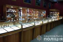 У Бахмуті невідомий пограбував ювелірний магазин і застрелив охоронця