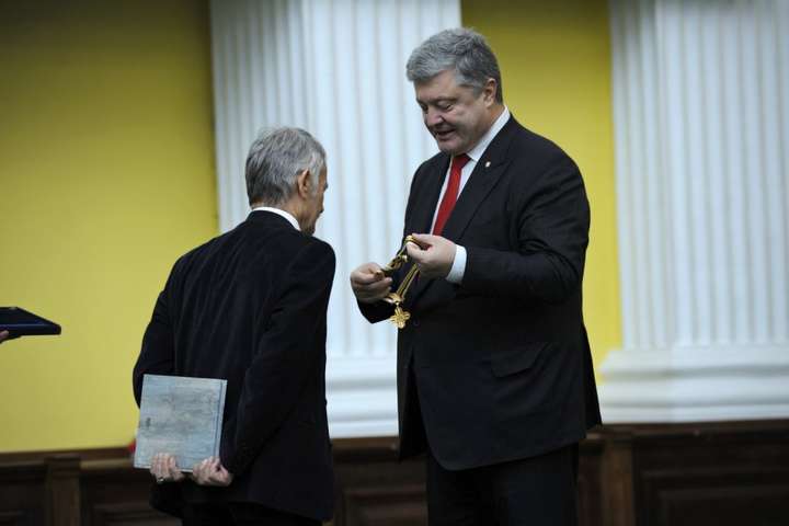 Джемілєв, який святкує 75-річчя, отримав від Порошенка орден (фото)