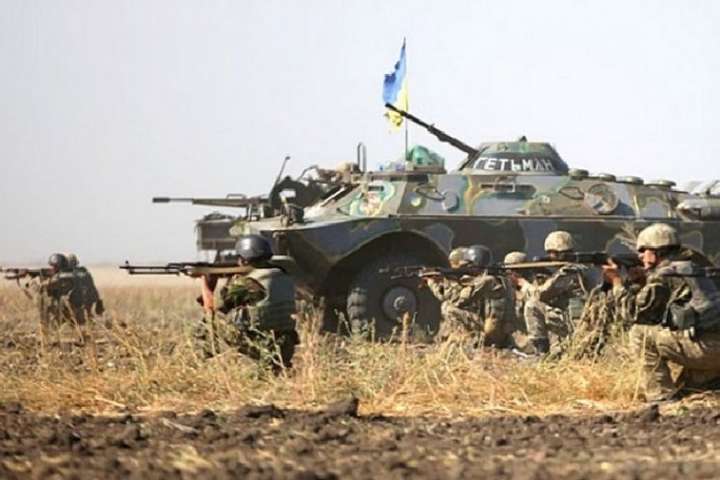 Доба на Донбасі: вісім ворожих обстрілів, українські військові не постраждали
